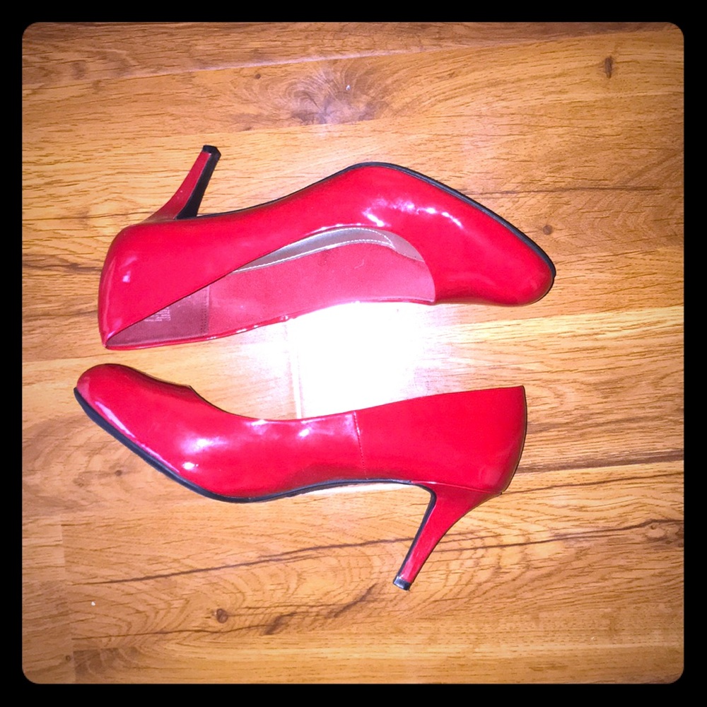 Red pumps